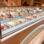 ベッロカンパーニャ - 内観（ケーキのショーケース）