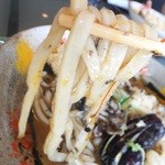 鬼はそと福はうち - 夏季限定　冷やし黒胡麻カレーうどん　１０００円　＋　大海老天トッピング　３００円のうどん　【　２０１３年７月　】