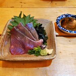 大衆酒場 YATSU the CAFE - 鮮魚の刺身 カツオ ※個々盛り