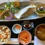 農家れすとらん　葉菜の舎 - 本日のごはん（にんじんごはん）にした定食