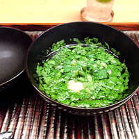 緒方 - ◯ お椀　蛤（天麩羅）とキクナと木の芽　◎◎とっても美味しい。