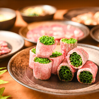 Very popular on Instagram! ``Meat rolls'' 2 types: tongue and loin♪