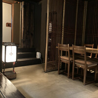 柚子屋旅館・一心居 - 掘り込み式テーブルの他に 普通のテーブル席もあります。