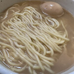 麺処 一笑 - ガッシリ食感の中太麺がスープに合う合う！