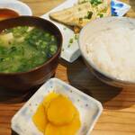 卓 - ごはん、みそ汁