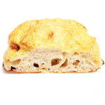 パリアッシュ - パン オ フロマージュの断面  '13 7月上旬