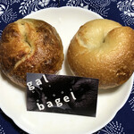 Gal bagel - プレーンと高菜