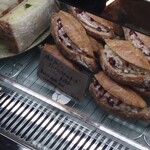 MISAKI BAKERY - 焼きりんごとクランベリークリームチーズ