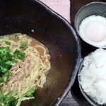 楽 - 汁なし担々麺+ごはん（小）+温泉卵