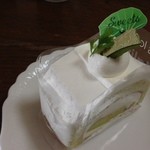 スイーツ ミズノヤ - 初夏のメロンロール(\367)