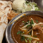 アロマズ オブ インディア - チキンミルチ。