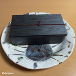 御料理 寺沢 - オミヤの槍烏賊と烏賊墨､ずわいがにに喜知次に海胆の炊込みごはん