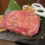 焼肉DINING BULLS - 厚切りタン1