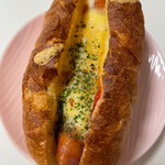 Pan Truebe - チーズウインナー（280円）