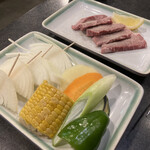 焼肉レストラン平安 - 焼き野菜(¥470)、特上ハラミ・塩(¥1690)