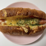 Pan Truebe - チーズウインナー（280円）