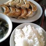 Chuuka Gyouzarou - 焼き餃子（10個）定食の右側