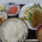 ｻｰﾓﾝさしみとｱｼﾞﾌﾗｲ定食￥500