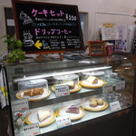 アラビカコーヒー - ケーキはどれもボリュームあり♪