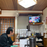 福島屋 - 水：カウンター、給水機あり
ティシュー：給水機脇
ゴミ箱：なし
トイレ：店内の扉の奥
味変ツール：辛ニボ粉、ブラックペッパー、酢