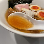 酒肴場 屯 - あっさりながら深く芳醇な煮干しスープ