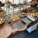 ルスルエルユニック - たくさんのパンがあります。ピッツァはまだないようです。