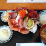 トロ政 - 海鮮丼(1100円)