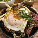 けご鉄板 タナてつ - 牛さがりステーキ60g&ハンバーグ（目玉焼き乗せ）はボリューム満点！