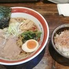 ホルモンラーメン ファミリー食堂 - ラーメンと鰹節飯ミニ(醤油/850円)