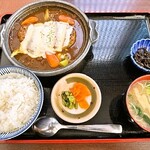 Oshokujidokoro Adataratei - 煮込みカレーチーズハンバーグ膳