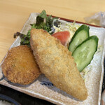 Yoshikawa - みつせ鷄のミンチカツ&白身魚のフライ