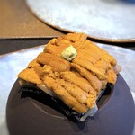 日本料理 TOBIUME - ◆磯「雲丹煎餅」・・紫雲丹、新玉葱、有明海苔 好きですので嬉しい。こんなに雲丹をたっぷり盛られるのも、こちらだけでしょう。