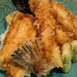 天串×和酒 佐香月 - マイレビさんのナイフ魚？太刀魚と違って
            飯がほとんど見えない
            天ぷらが多すぎて飯220gでは少々足らず
            何gなのか知らないが大盛りも無料