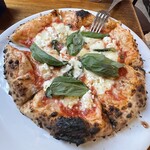 Pizzeria Vento e Mare - 本日のピザからリコッタチーズとマルゲリータ