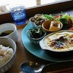 Yuno cafe - ごはんランチ・春キャベツと鮭のとろ～りグラタン