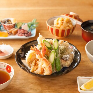 `` Tempura'' allows you to enjoy the taste of the season. Enjoy a dish that highlights the flavor of the ingredients