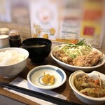 Miyoshino Shokudou - ◆みよしの定食(680円）・・4年前に利用した際650円でしたから、30円しか値上げされていないのは かなり努力されていますね。m(__)m　提供まで5分ほど。