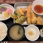 Kaisen Izakaya Sannomiya Sanchoku Ichiba - お刺身と天ぷら定食