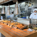 武蔵野うどん 竹國 - 食べほーの天ぷらが　　取り皿も大きく太っ腹！