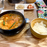 スンドゥブ専門店 3匹の子ぶた - 肉団子と春雨のコラーゲンスンドゥブ ¥950 (税込)