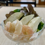 Mamenchi Kicchin - 桃とえびのカクテルサラダ