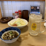 鳥松 - お通しとキャベツ　角ハイボール