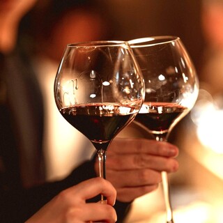 推薦給喜歡葡萄酒的人。考究的精選也提供玻璃杯