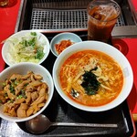 朝鮮飯店 - 【2023.3.15(水)】日替ランチ(サンラータンメン＋ホルモン丼)740円