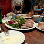 ジ・アーリーバード・カフェ - サラダとパテ