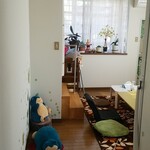 キッチン ブルー グローブ - 後ろの隠し部屋はかなり広い、キッズルーム！？