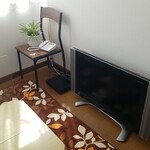 キッチン ブルー グローブ - 反対側にはTVもあります