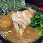 ラーメン 杉田家 - チャーシュー麺中盛と味玉