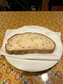 Parishokudou Namihei - お通しのパン　おかわり自由！