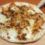 Semmi Teppan Sakaba Ittoku - 肉みそと3種のチーズピザ